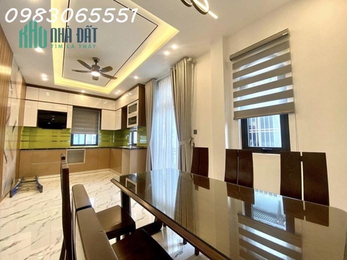 Căn nhà tuyệt đẹp tại Gia Thuỵ - Long Biên 70m2 x 6 tầng Gara 2 ô tô 7 chỗ