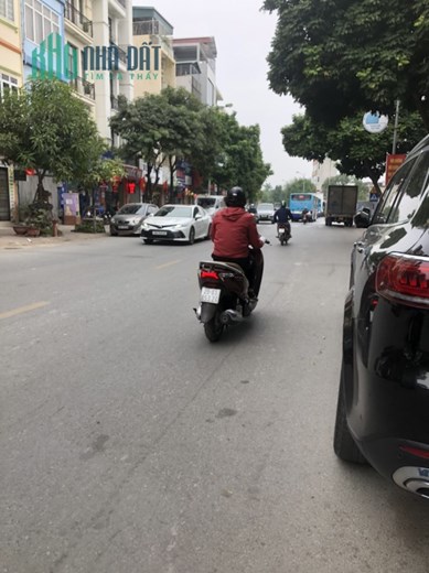 Bán nhà Thạch Bàn, Gần phố, Ô tô, 52 m2, 5T, MT 6 m, giá chỉ 6 tỷ.