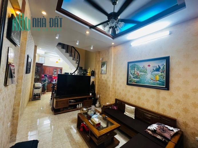 Bán nhà mặt ngõ Khương Đình 42m 5 tầng mặt tiền 4m 5 ngủ nhà đẹp ở ngay nhỉnh 4 tỷ  lh 0975124520