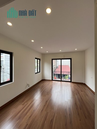 Bán Nhà Vũ Xuân Thiều, 4 tầng mới kính koong, ngõ ô tô, DT 50m2, MT 4m, nhỉnh 4 tỷ