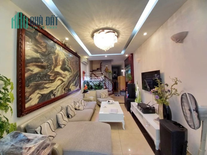 Cần bán khu PL Nguyễn Chí Thanh giá 11 tỷ, 40mx6T, Mới, oto vào