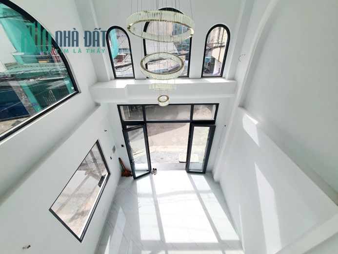Hạ 2.6Ty bán gấp nhà 5 tầng ở Nguyễn Văn Nghi 51m2 - Kinh doanh đỉnh.