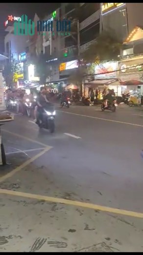 Em cần sang mặt bằng vỉa hè Địa chỉ: ở d2 Nguyễn Gia Trí