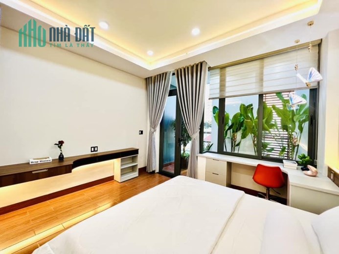 GẤP BÁN KHÁCH SẠN 4 SAO TRUNG TÂM QUẬN 01, 230M2, 12 TẦNG, KẾ BÊN VINCOM LÊ THÁNH TÔN