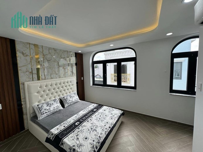 GẤP BÁN KHÁCH SẠN 4 SAO TRUNG TÂM QUẬN 01, 230M2, 12 TẦNG, KẾ BÊN VINCOM LÊ THÁNH TÔN