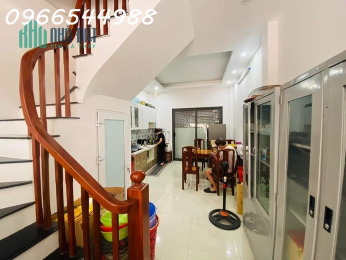 Bán GẤP nhà Thạch Bàn, Long Biên, 4 tỷ, lô góc, gara ô tô