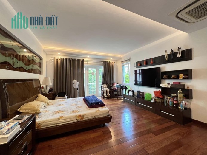 Bán Nhà Hoàng Cầu, Khu Phân Lô Văn Phòng Chính Phủ 177m2, MT 8,2m, 2 thoáng ô tô tránh