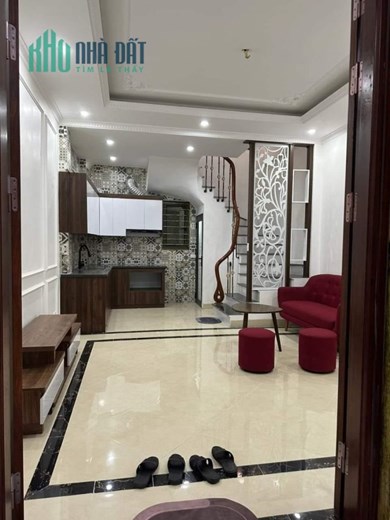 Bán nhà Đại La, Minh Khai, ngay chợ Mơ, 5 tầng, xây mới, tiện ích ngập tràn, gần phố, chỉ 4.5 tỷ