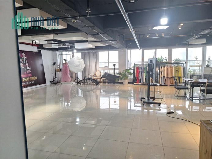 Cho thuê văn phòng 150m2, 200m2, 500m2 tòa Thăng Long, Mạc Thái Tổ, quận Cầu Giấy, giá rẻ nhất