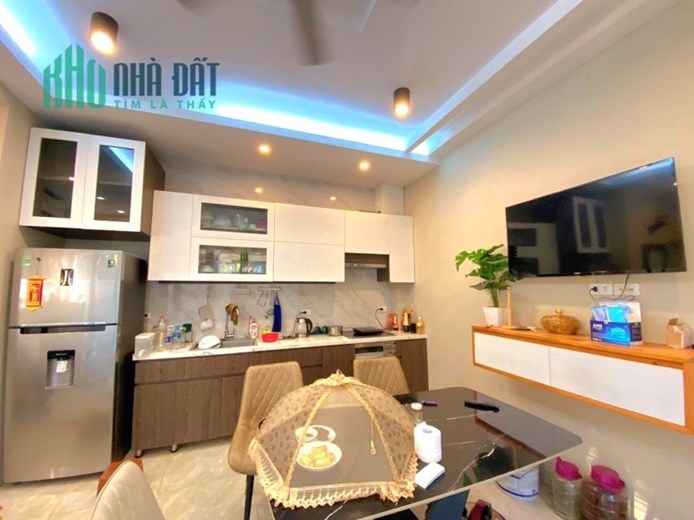 Bán nhà Hào Nam 46m2 4 tầng, 2 thoáng, gần oto, chỉ 4.2 tỷ