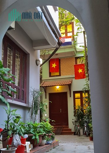 Cho thuê nhà riêng phố Trần Quốc Toản, HK, DT 30m x 5 tầng, có sân để xe, giá 16 triệu