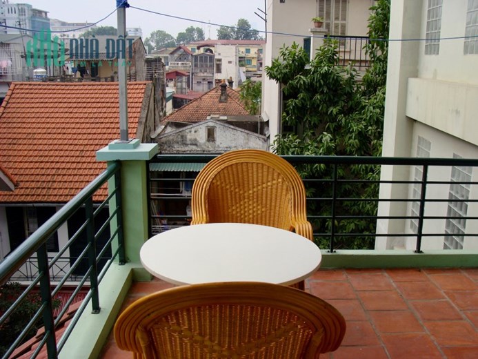 Cho thuê nhà riêng phố Trần Quốc Toản, HK, DT 30m x 5 tầng, có sân để xe, giá 16 triệu