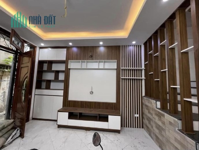 Bán nhà phố Văn Cao, ngõ rộng, dân trí cao, nhà mới kính coong, 42m, 5T, 4.3 tỷ