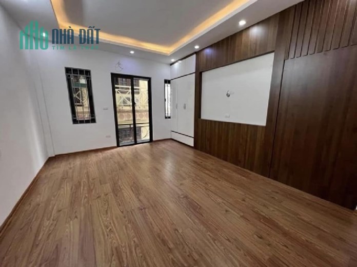 Bán nhà phố Văn Cao, ngõ rộng, dân trí cao, nhà mới kính coong, 42m, 5T, 4.3 tỷ