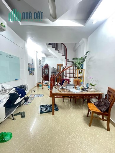 Bán nhà phố Lê Văn Lương, ngõ nông, rộng,  nhà dân xây 40m, 3 PN, 4.55 tỷ