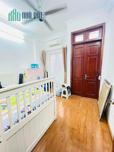 Bán nhà phố Lê Văn Lương, ngõ nông, rộng,  nhà dân xây 40m, 3 PN, 4.55 tỷ