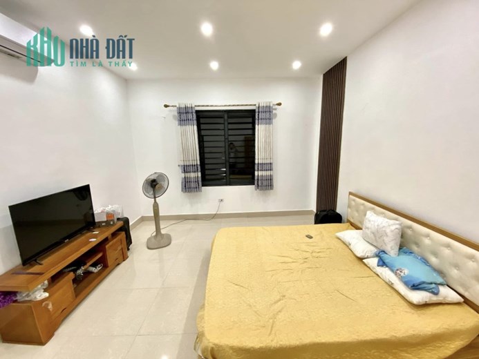 Bán Apartment 225m2 phố Hồng Hà, Hoàn Kiếm 7 tầng Thang máy Dòng tiền 2 tỷ/năm Giá 25.3 tỷ