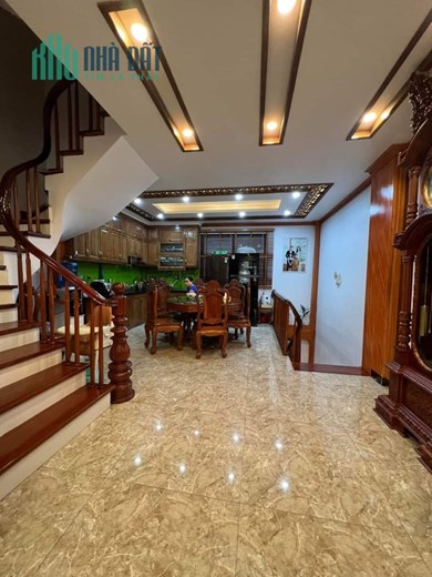 Bán nhà phố Khương Trung, 20m ô tô, sát hồ, nhà đẹp, NT xịn, nhỉnh 4 tỷ