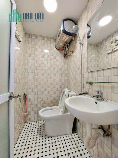 CHÍNH CHỦ CẦN BÁN NHÀ TẬP THỂ TẦNG 1 NGÃ TƯ PHỐ HUẾ - BẠCH MAI QUẬN HAI BÀ TRƯNG HÀ NỘI DT: 28/30M2
