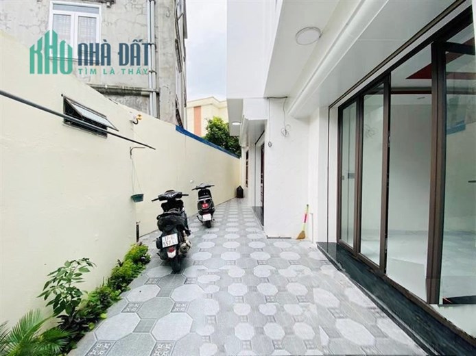 Bán nhà xây mới tinh phố Khúc Thừa Dụ - Lê Chân giá chỉ 2.3 tỉ