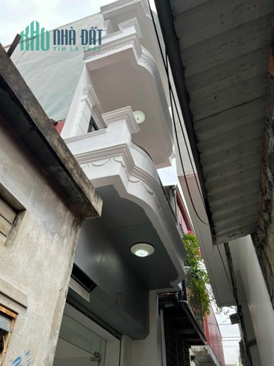 Bán nhà dân xây độc lập ngay sau mặt đường Đông Khê, 3 tầng, GIÁ 2.35 tỉ