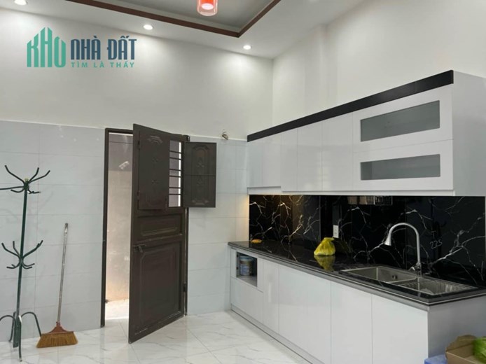 Bán nhà dân xây độc lập ngay sau mặt đường Đông Khê, 3 tầng, GIÁ 2.35 tỉ