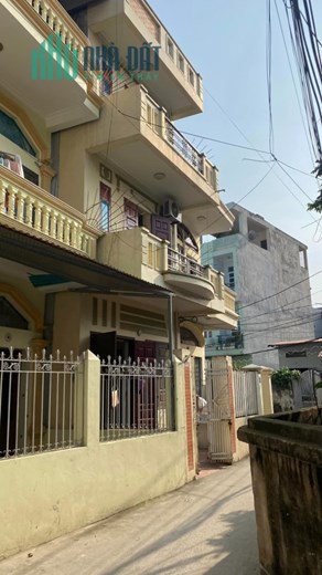 Bán nhà phố Văn Cao, diện tích 63m 3 tầng độc lập GIÁ 2.85 tỉ có sân cổng riêng
