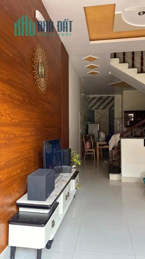 Bán nhà phố Văn Cao, diện tích 63m 3 tầng độc lập GIÁ 2.85 tỉ có sân cổng riêng
