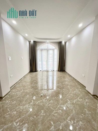 Bán tòa nhà 94m2 phố Âu Cơ, Tây Hồ 34 phòng Thang máy Dòng tiền 2 tỷ/năm Giá 20.5 tỷ