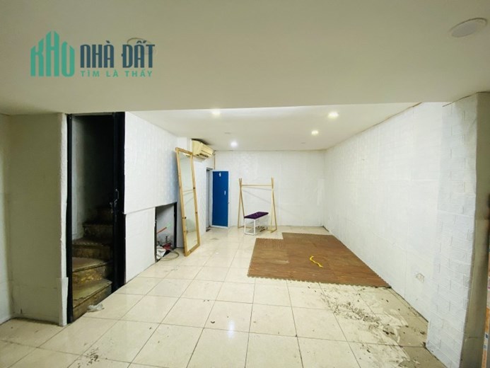 HIẾM Bán nhà Mặt phố Trần Hữu Tước  30m nhà cấp 4 mặt tiền 4.5m kinh daonh sầm uất nhỉnh 7 tỷ lh