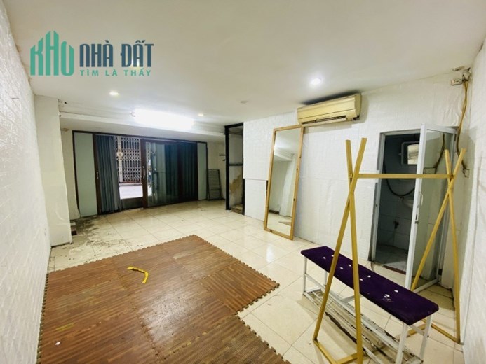 HIẾM Bán nhà Mặt phố Trần Hữu Tước  30m nhà cấp 4 mặt tiền 4.5m kinh daonh sầm uất nhỉnh 7 tỷ lh