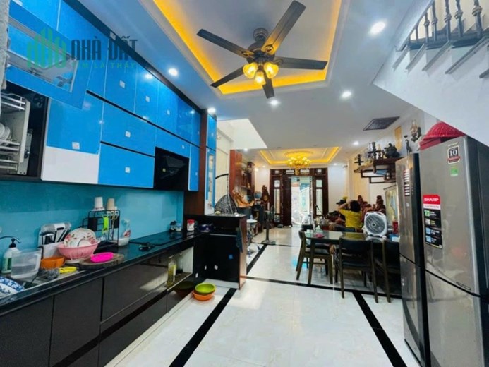 BÁN NHANH NHÀ PHỐ ĐÊ LA THÀNH, KINH DOANH NHỎ, DÂN XÂY, NGÕ THOÁNG, 60M2, 5T, 4.9 TỶ.