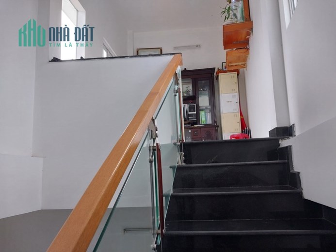 .Nhà Nguyễn Tri Phương, cách Mặt tiền 30m, 56m2, ngang 6.5