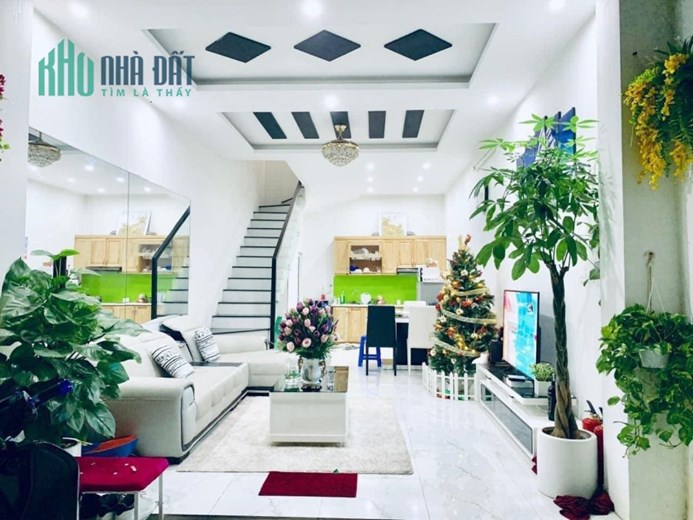 Hiếm! Pháo Đài Láng, 2 thoáng, ngõ thông, ba gác tránh, cực nông, 35m2, 5T, 3.95 tỷ
