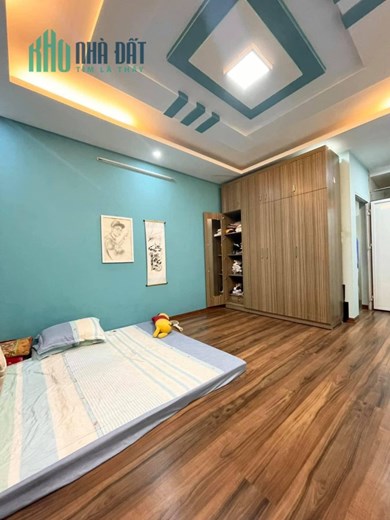 Hiếm! Pháo Đài Láng, 2 thoáng, ngõ thông, ba gác tránh, cực nông, 35m2, 5T, 3.95 tỷ