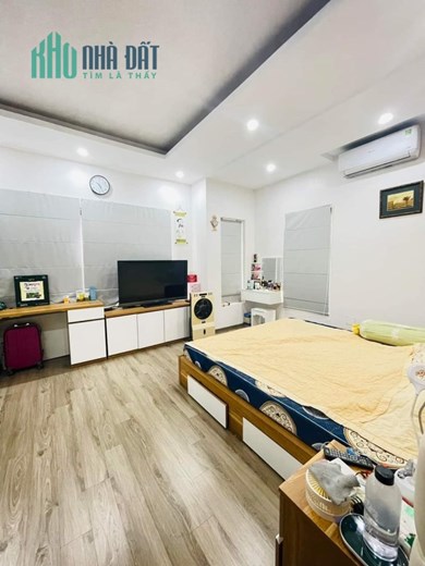 Hiếm! Pháo Đài Láng, 2 thoáng, ngõ thông, ba gác tránh, cực nông, 35m2, 5T, 3.95 tỷ