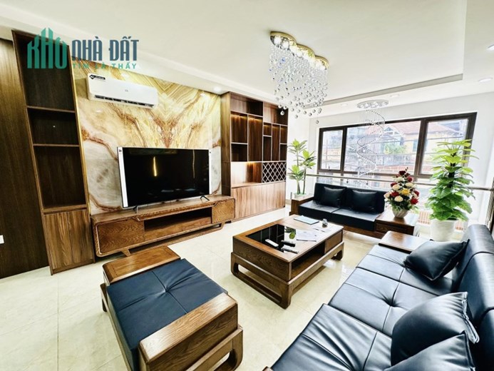 Bán nhà phố Ngô Gia Tự, ô tô tránh, 55 m2, 7T, TM, chỉ nhĩnh 8 tỷ.