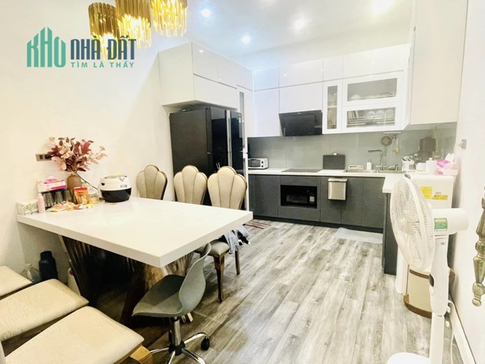 Bán nhà phố Nguyễn Thái Học, ô tô, 5m ra mặt phố, nhà đẹp, dân xây, 55m, 6T, 11.2 tỷ