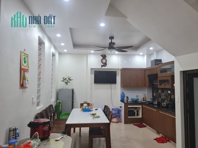 Bán nhà phố Ngọc Lâm, Lô góc, ô tô vào nhà, 60 m2, 5T, nhĩnh 7 tỷ.