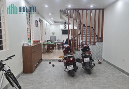 Bán nhà phố Ngọc Lâm, Lô góc, ô tô vào nhà, 60 m2, 5T, nhĩnh 7 tỷ.