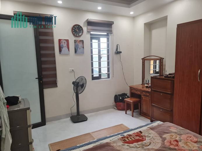 Bán nhà phố Ngọc Lâm, Lô góc, ô tô vào nhà, 60 m2, 5T, nhĩnh 7 tỷ.
