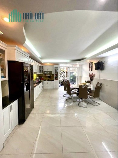 Bán Gấp Trong Tuần căn nhà góc 2MT khu VIP DT 620M2 giá 15 tỷ. Kinh doanh phòng trọ, CHDV