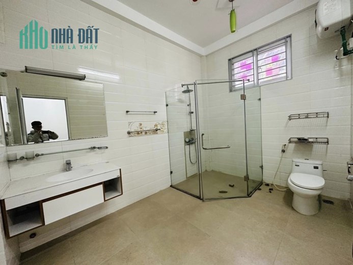 150m Căn Góc 3 Phòng Ngủ 2 WC Chung Cư Phố Hoàng Đạo Thúy. Tiện Ích Ngập Tràn. Chủ Làm Ăn Thuận Lợi