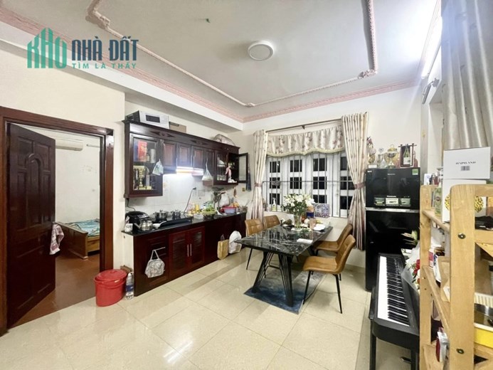 Bán Gấp Biệt Thự 4 tầng khu VIP quận 2. DT 350M2 đường 16m giá 12 tỷ.