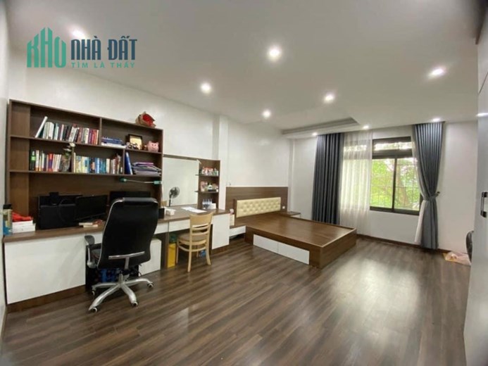 Nhà Trần Quốc Hoàn , Cầu Giấy oto phân lô 65 m chỉ 10 tỷ, cách Đại Học Quốc Gia chỉ 5 p, mặt tiền