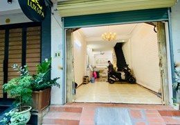 CHÍNH CHỦ CHO THUÊ NHÀ TẠI HUỲNH THÚC KHÁNG - ĐỐNG ĐA - HÀ NỘI - Diện tích: 180m2
