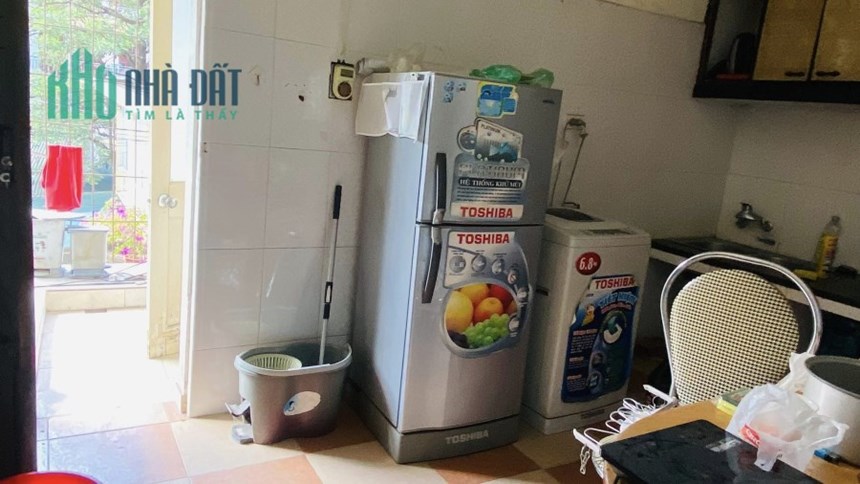 Tập thể tầng 2 Nguyễn Chí Thanh căn góc chưa đến 2 tỷ, sổ đỏ riêng.