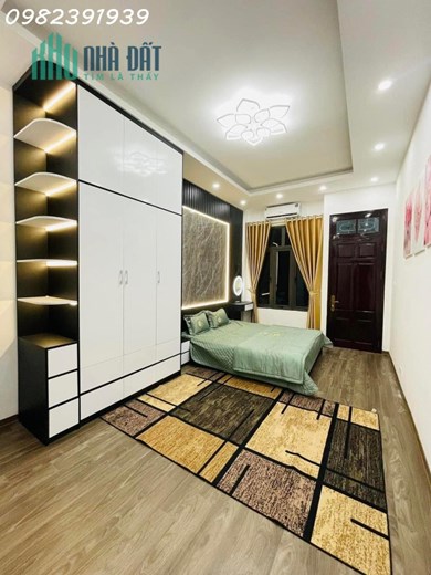 Nhỉnh 5 tỷ - DT 38m - Nhà Nguyễn Chí Thanh ô tô cách 3 bước chân