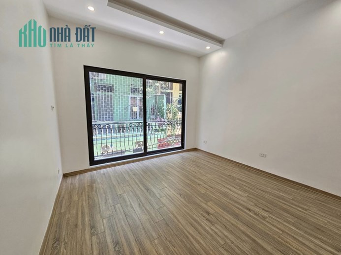 Bán nhà phố Trần Quốc Hoàn, phân lô 2 mặt ngõ, ô tô, kinh doanh, 5 tầng, 45m2, mặt tiền 4m, 10,5 tỷ.