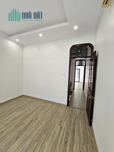 Bán nhà phố Trần Quốc Hoàn, phân lô 2 mặt ngõ, ô tô, kinh doanh, 5 tầng, 45m2, mặt tiền 4m, 10,5 tỷ.